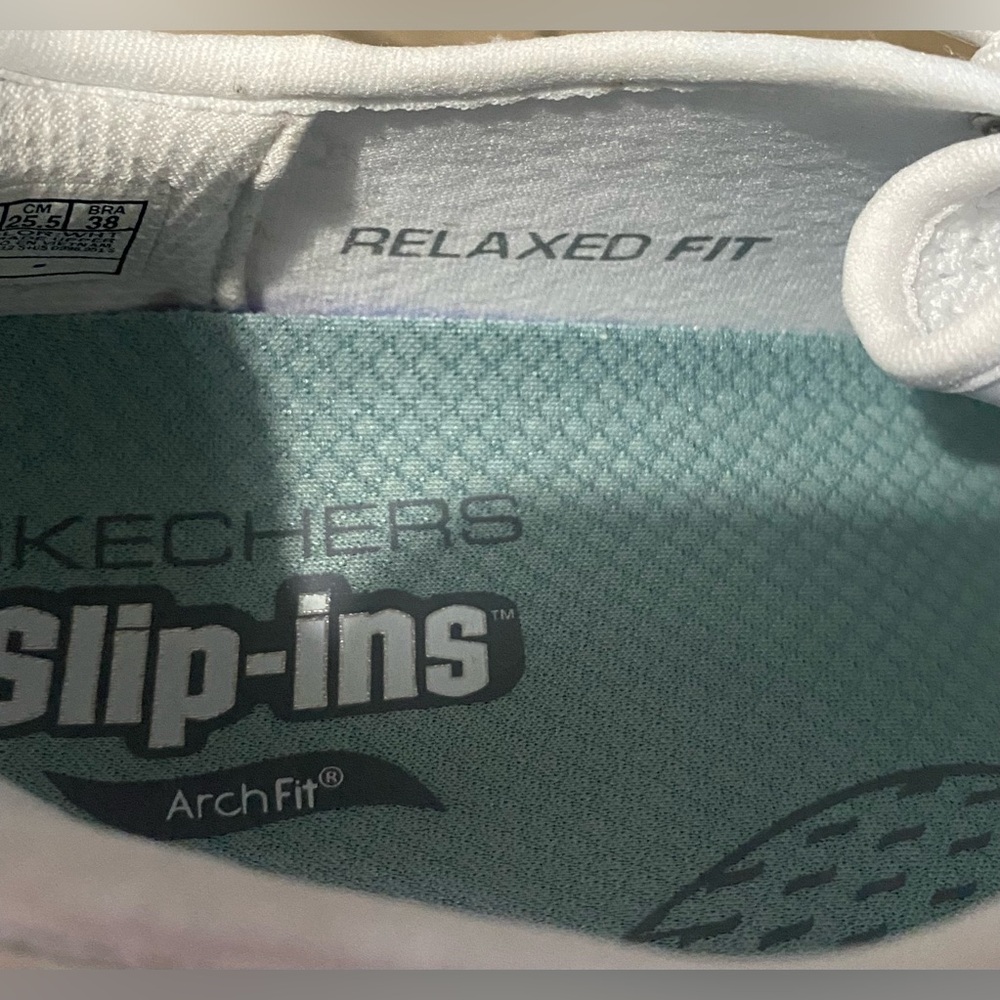 NWT-SKECHERS WOMENS ARCH FIT RELAXED FIT SLIP-INS - Picture 10 of 16
